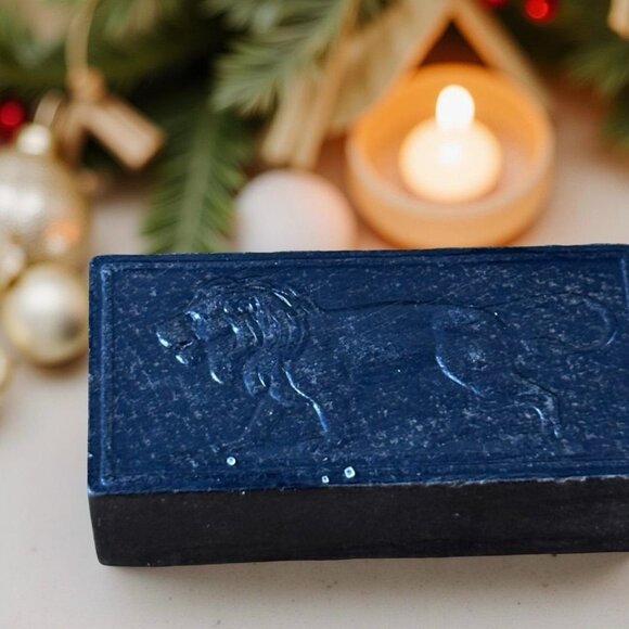 Vintage Black  28 Dominoes  With Embossed Lion Design & Festive Holly Berry Box - Picture 7 of 9